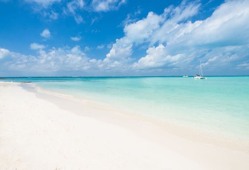 هتل Ixchel Beach