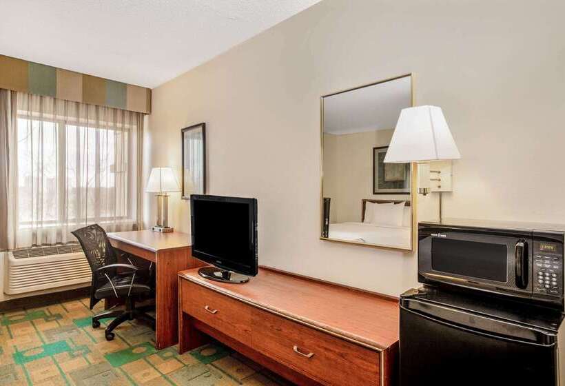 هتل La Quinta By Wyndham Des Moines West Clive