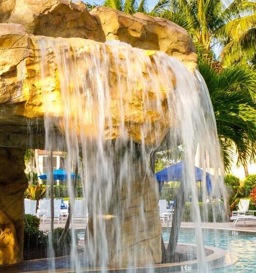 فندق Naples Bay Resort And Marina