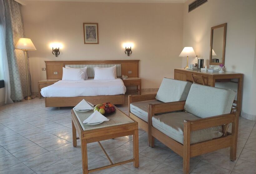 هتل Pharaoh Azur Resort