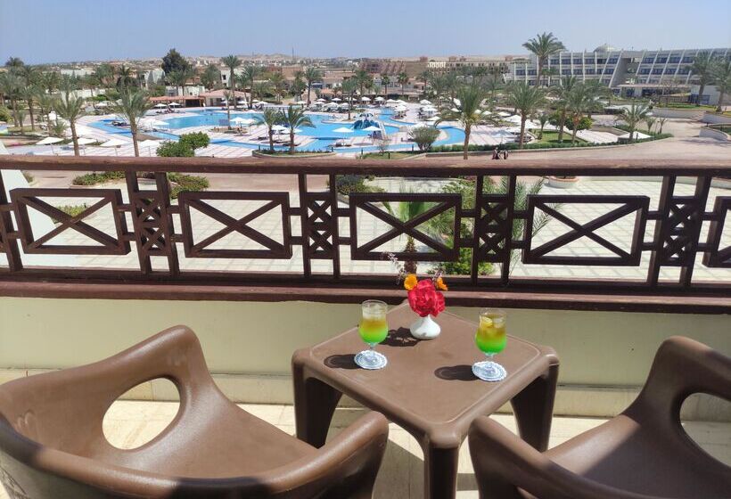 هتل Pharaoh Azur Resort