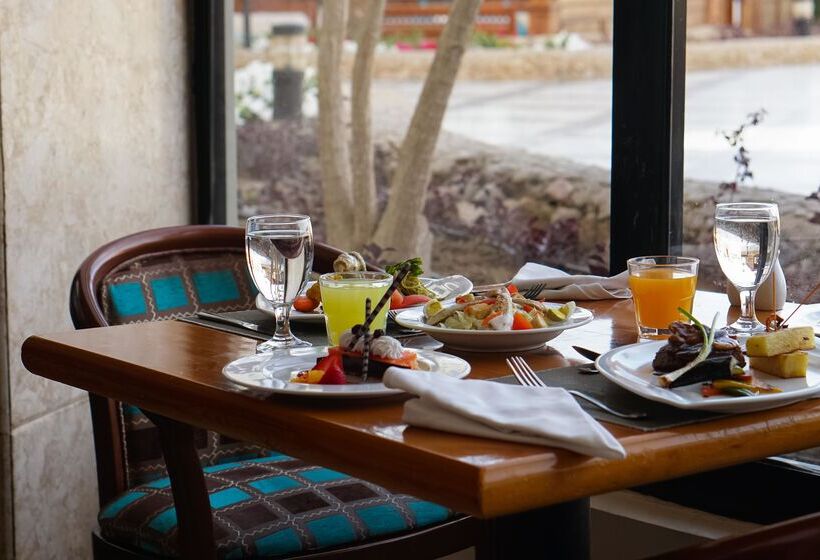 هتل Pharaoh Azur Resort