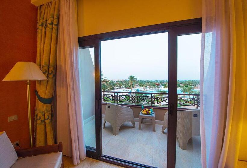 هتل Pharaoh Azur Resort