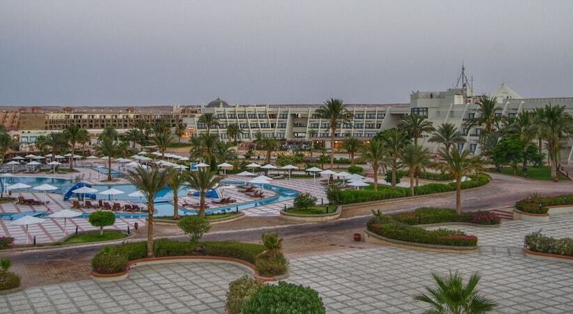 هتل Pharaoh Azur Resort