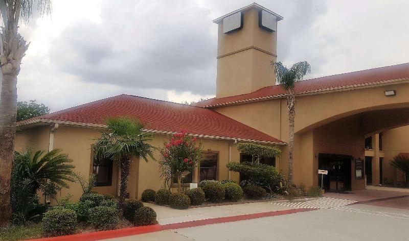 هتل Red Roof Inn & Suites Houston – Humble/iah Airport