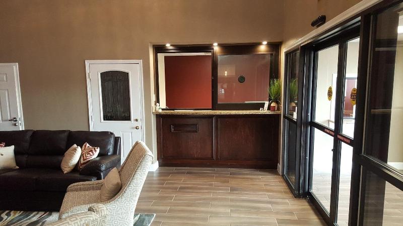 هتل Red Roof Inn & Suites Houston – Humble/iah Airport