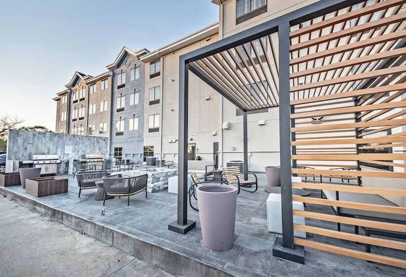 هتل Staybridge Suites   Cedar Rapids North, An Ihg