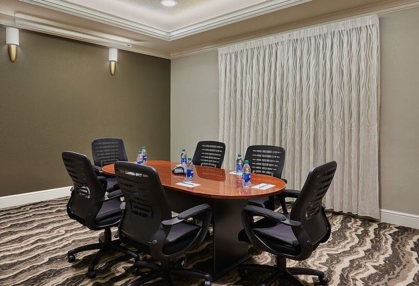 هتل Staybridge Suites Orlando South, An Ihg