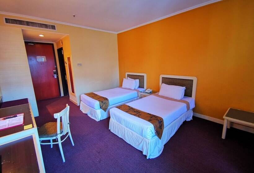 هتل The Grand Beach Resort Port Dickson