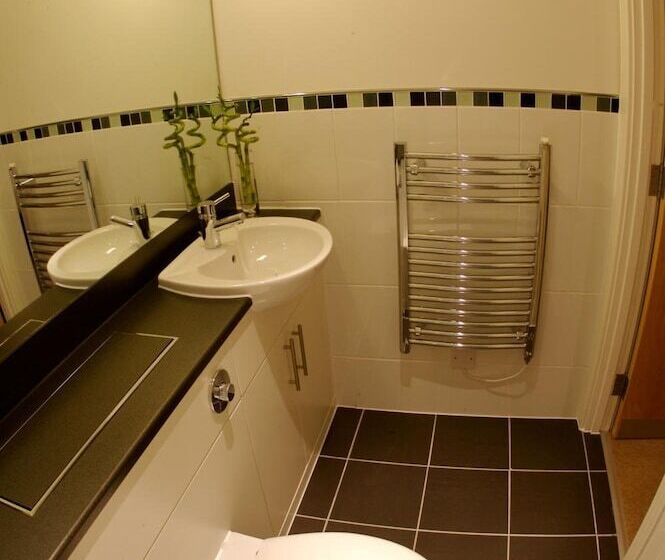 هتل The Spires Serviced Apartments Birmingham