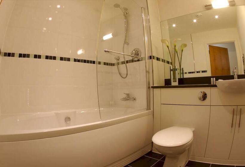 هتل The Spires Serviced Apartments Birmingham