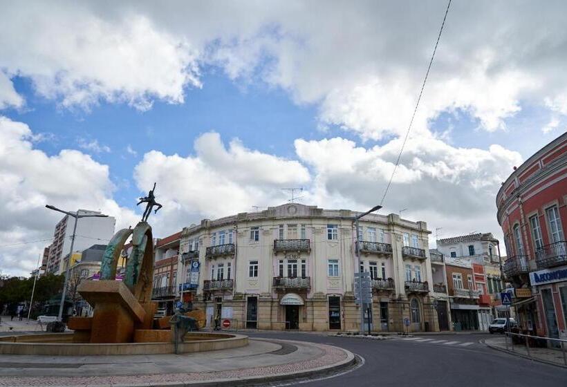 تختخواب و صبحانه Downtown Loule