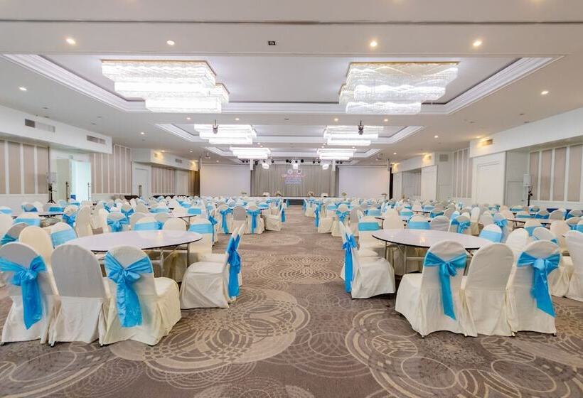 Avana Hotel And Convention Centre