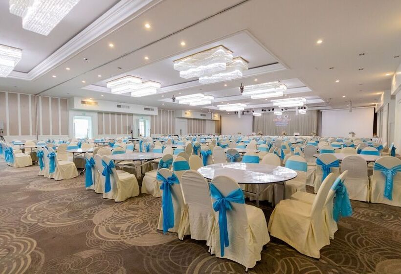 Avana Hotel And Convention Centre