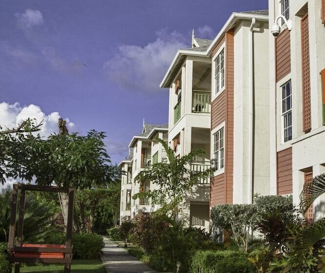 هتل Bay Gardens Beach Resort & Spa