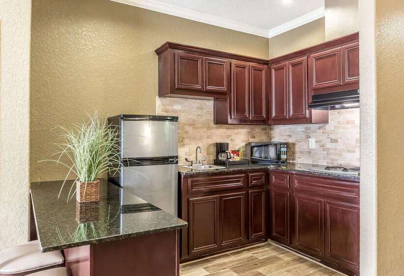 هتل Comfort Suites Houston Iah Airport Beltway 8