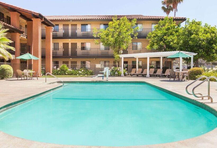 هتل Days Inn By Wyndham San Jose Airport