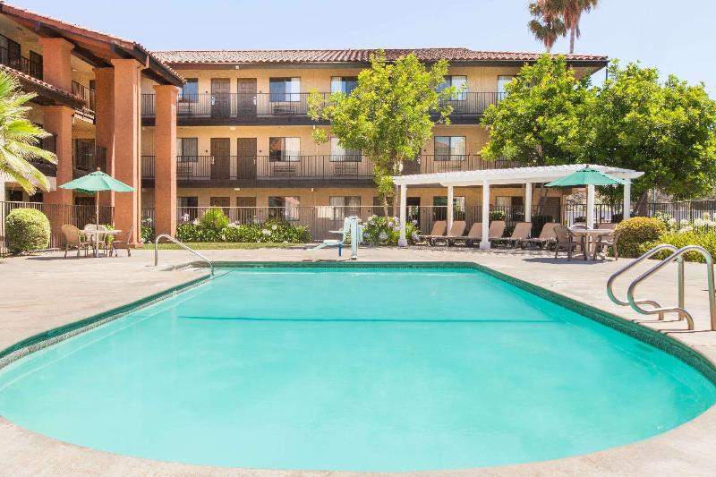 هتل Days Inn By Wyndham San Jose Airport