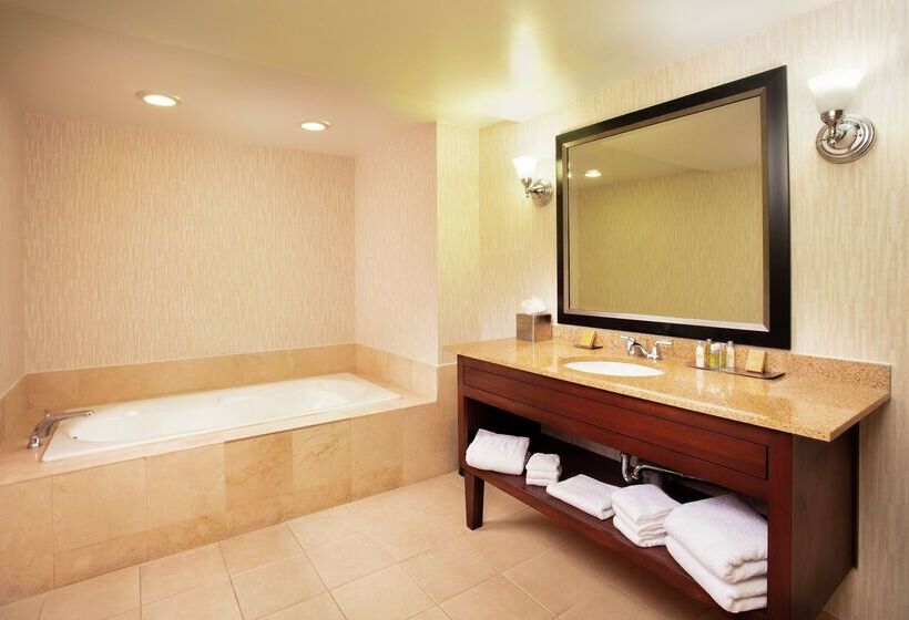 هتل Doubletree By Hilton Columbia, Sc