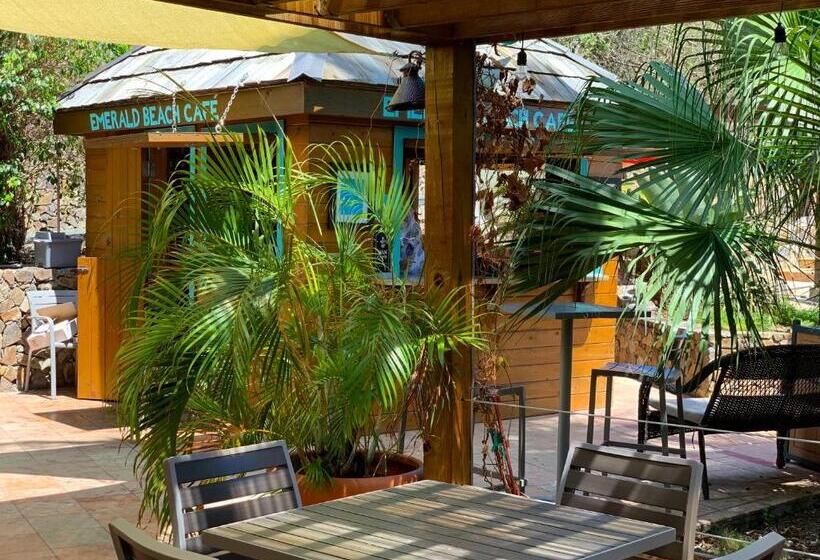 هتل Emerald Beach Resort