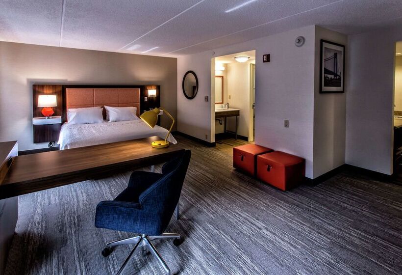 هتل Hampton Inn & Suites Staten Island