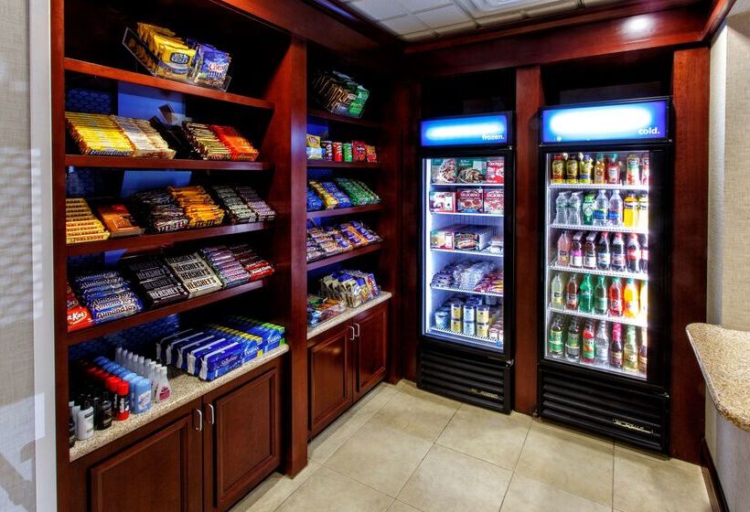 هتل Hampton Inn & Suites Staten Island