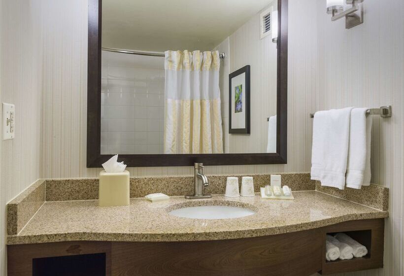 هتل Hilton Garden Inn Edison/raritan Center