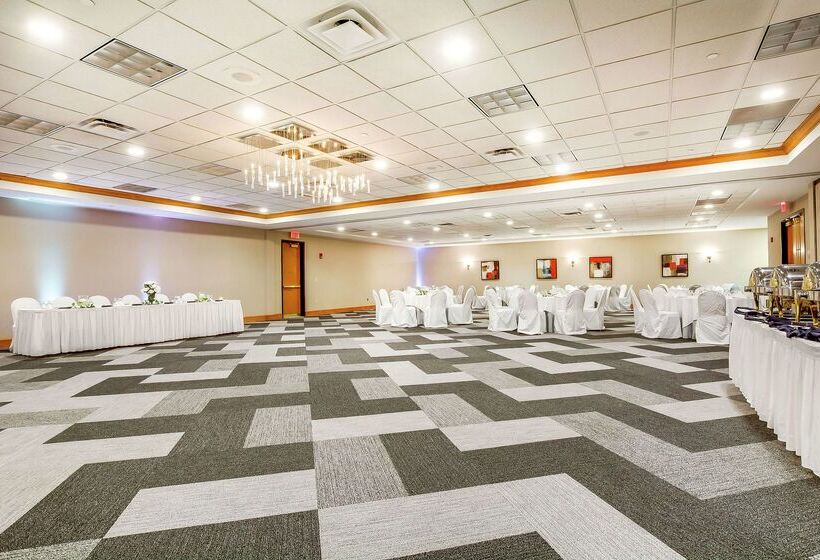 هتل Hilton Garden Inn Louisville Airport