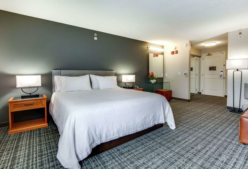 هتل Hilton Garden Inn Louisville Airport