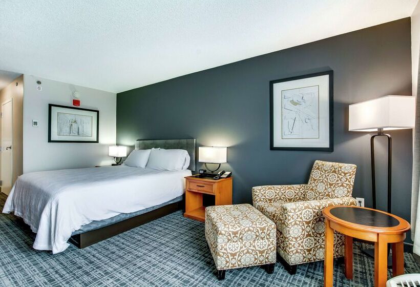 هتل Hilton Garden Inn Louisville Airport