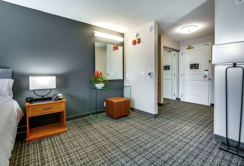 هتل Hilton Garden Inn Louisville Airport