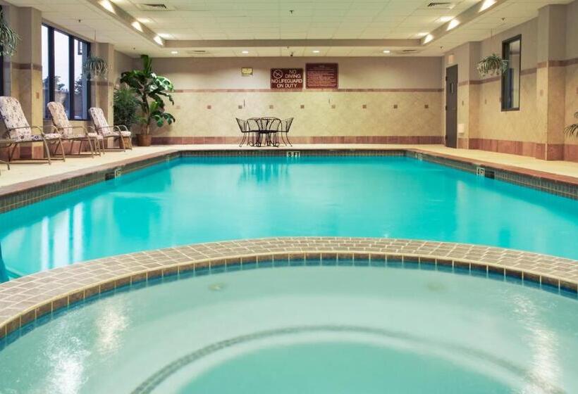 هتل Holiday Inn Express & Suites Houston   Memorial Park Area, An Ihg