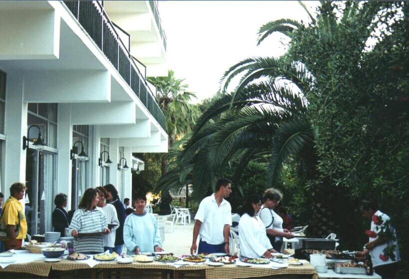 ホテル Ipsos Beach