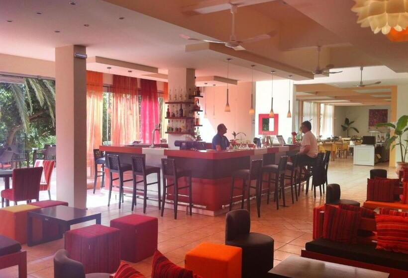 ホテル Ipsos Beach