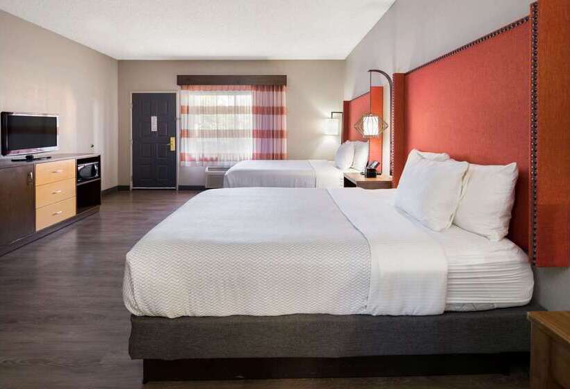 هتل La Quinta By Wyndham Orange County Airport