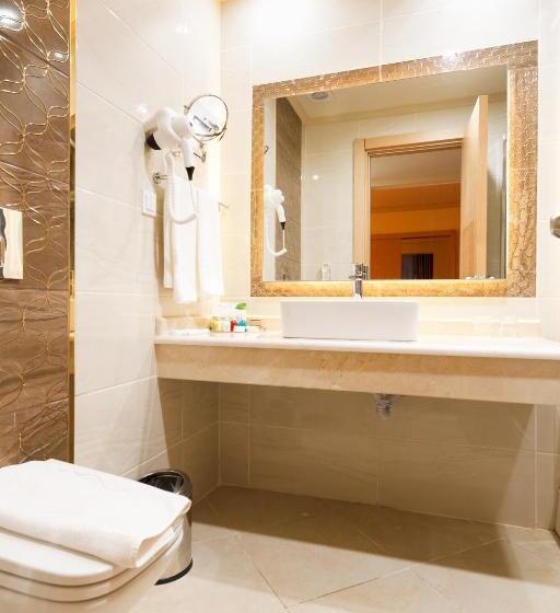هتل L'Oceanica Beach Resort