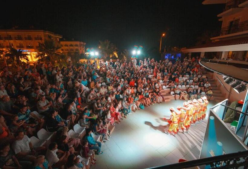 هتل L'Oceanica Beach Resort