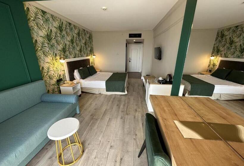 هتل L'Oceanica Beach Resort