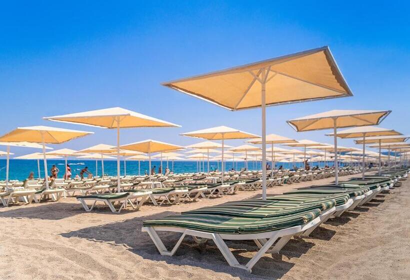 هتل L'Oceanica Beach Resort