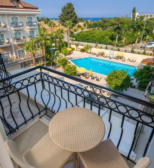 هتل L'Oceanica Beach Resort