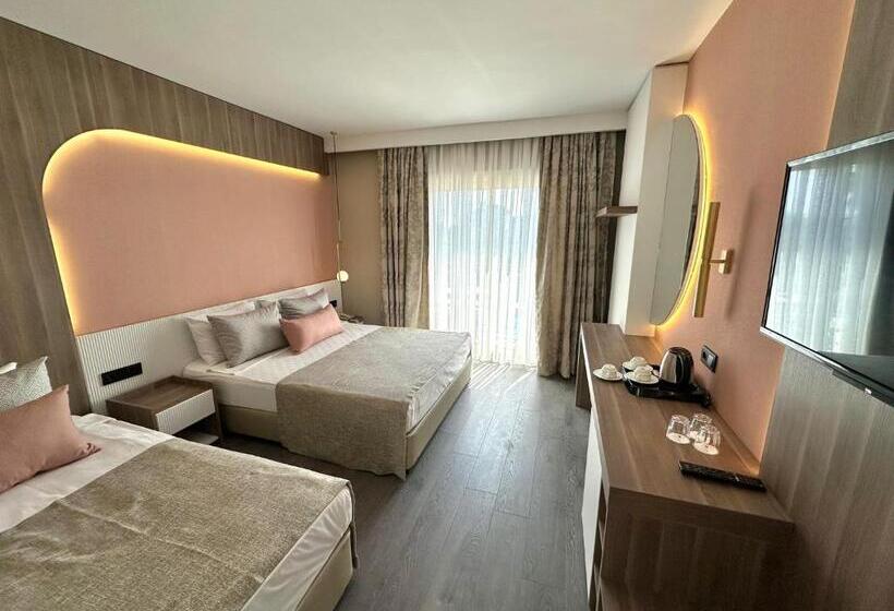 هتل L'Oceanica Beach Resort