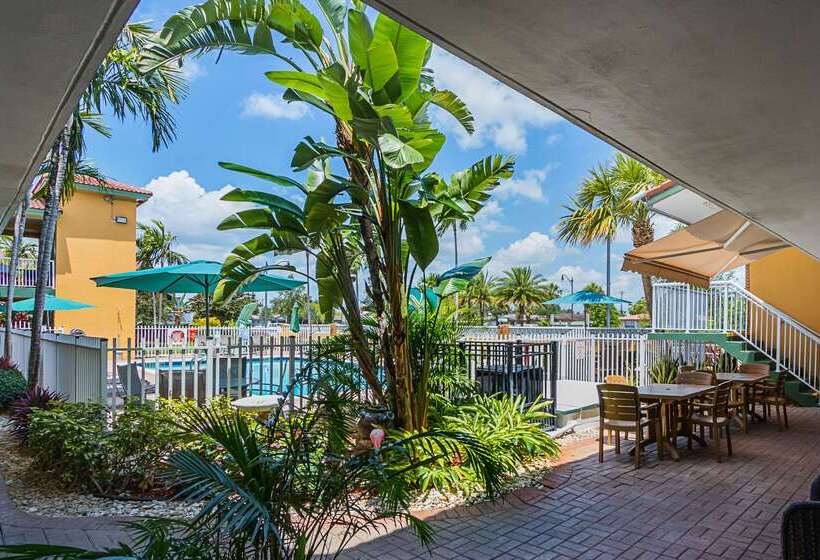 هتل Quality Inn & Suites Airport Cruise Port Hollywood