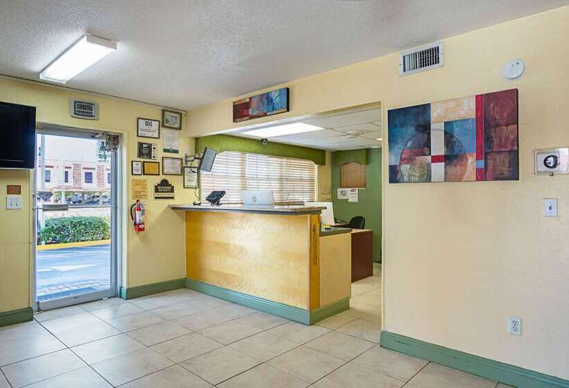 هتل Quality Inn & Suites Airport Cruise Port Hollywood