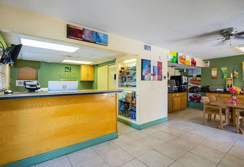 هتل Quality Inn & Suites Airport Cruise Port Hollywood