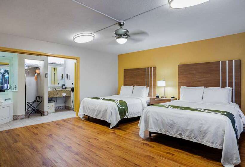 هتل Quality Inn & Suites Airport Cruise Port Hollywood