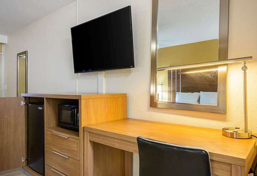 هتل Quality Inn & Suites Airport Cruise Port Hollywood