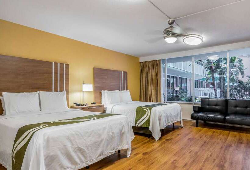 هتل Quality Inn & Suites Airport Cruise Port Hollywood