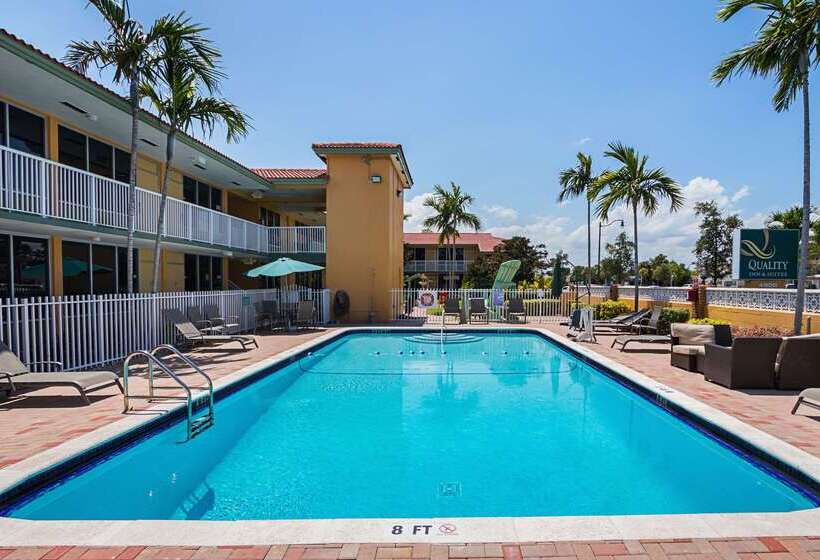 هتل Quality Inn & Suites Airport Cruise Port Hollywood