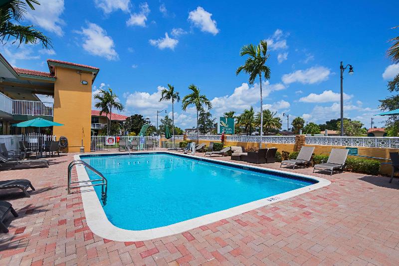 هتل Quality Inn & Suites Airport Cruise Port Hollywood