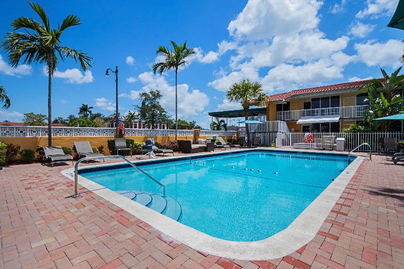 هتل Quality Inn & Suites Airport Cruise Port Hollywood